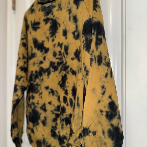 Bold Black and Yellow Crewneck Sweater with Tie-Dye Design - Picture 8 of 11